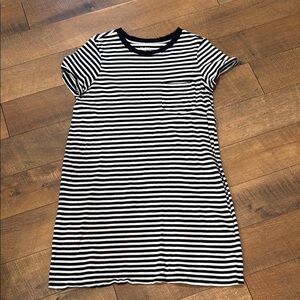 Time and Tru Black and White Raglan Sleeve Dress